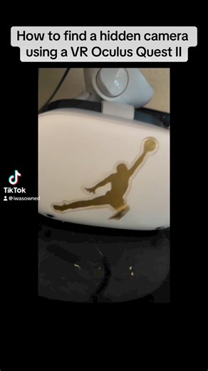 Using VR Oculus II to find Hidden Cameras #HiddenCamera #IWASOWNED #CameraHidden #Travel #Hotel #VR #Oculus #OculusQuest | I WAS OWNED