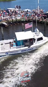 Hard to Handle always brings the wake! | Extreme Boat Docking