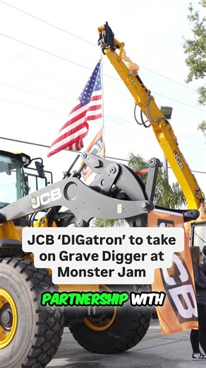 Monster Jam: DIGatron vs Grave Digger Showdown!
