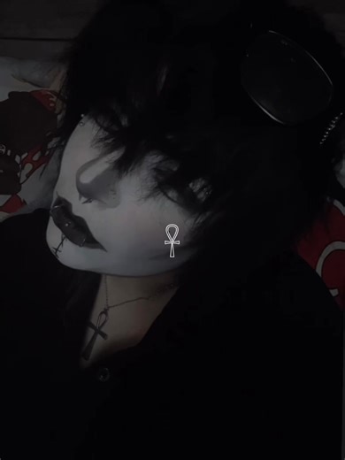 Gothic Makeup Inspiration for Vampires