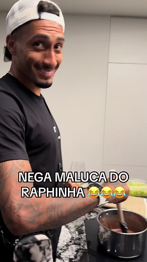 Bolo com Raphinha: Risadas e Receitas Engraçadas