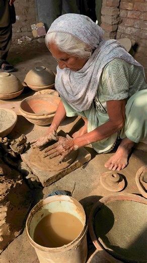 805K views · 1.8K reactions | Cultura y tradiciones. La cerámica es una de las profesiones más comunes en Pakistán. #viajaresvivir #documentary #travel | Quim Fàbregas | Facebook