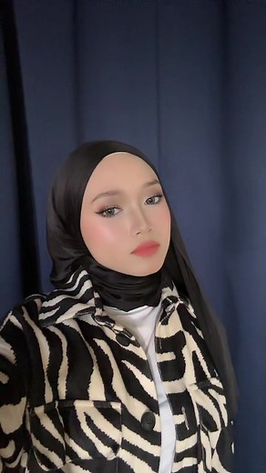 Fashion Inspiration: Zebra-Striped Jacket Styling