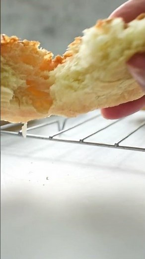 Guide to Perfect Hard Rolls: Crispy & Fluffy