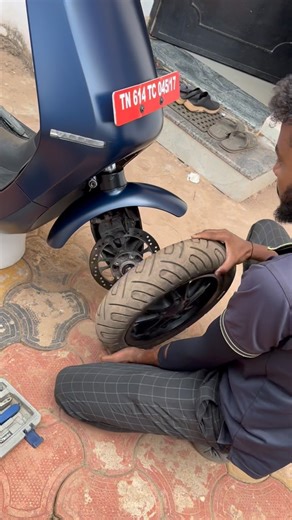 OLA suspension Difference OLD Vs NEW 😍💪 #reelsinstagram #reels #reelitfeelit #reelsindia #electric #ola #olaelectric #scooter #ev | Aki D Hot Pistonz - Freestyle Stunt Rider