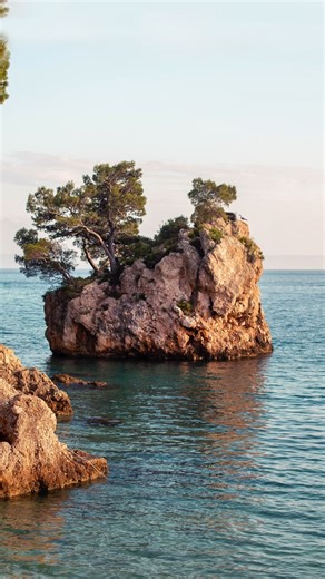 𝗦𝗼 𝗺𝘂𝗰𝗵 𝗯𝗲𝗮𝘂𝘁𝘆 𝗮𝘄𝗮𝗶𝘁𝘀 𝗶𝗻 𝗗𝗮𝗹𝗺𝗮𝘁𝗶𝗮 ✨ Let your journey lead you to Brela, Tučepi, or Bol. 🌅 | Bluesun Hotels & Resorts - Croatia