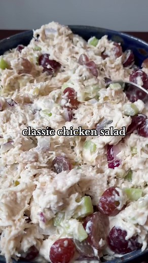 CLASSIC CHICKEN SALAD 👌🏻 everyone needs a classic recipe for chicken salad, and i have to say…this one is literally perfect! you have to make it!! ♥️ save this recipe! * 3 large cooked chicken breasts * 1.5 cups diced grapes * 1/2 cup sweet relish * 1/2 cup diced celery * 1/2 cup diced red onion * 1 cup 5% plain greek yogurt * 1/4 cup mayonnaise * 1 tbsp dijon mustard * 1 tsp salt * 1/2 tsp pepper * 1/2 tsp garlic powder 1. To finely shred chicken, add to food processor and pulse for 10 second