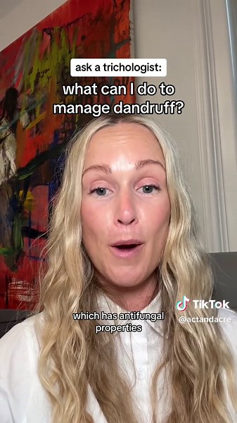 dandruff? try these trichologist tips to manage dandruff and reduce flaking, itchiness, and inflammation on the scalp. #dandruff #dandruffsolution #dandrufftreatment #dandrufftips #flakyscalp #itchyscalp #scalptok