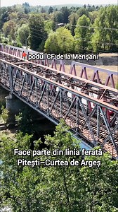 Unul dintre cele mai vechi poduri feroviare din România încă folosite La Merișani, în județul Argeș, se află un pod mai puțin cunoscut, dar cu o istorie remarcabilă. Construit la începutul anilor 1900, acest pod mixt — feroviar și rutier — leagă comunitățile din zonă de mai bine de un secol. Deși pare modest la prima vedere, podul este încă activ și azi, traversat zilnic de trenul pentru navetiști care circulă pe ruta Pitești – Curtea de Argeș. E o dovadă tăcută a ingeniozității inginerilor de o