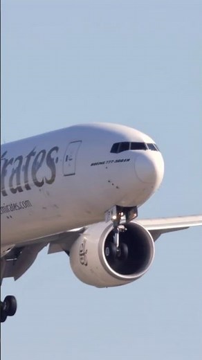 Emirates 777-300ER on Final Approach into DFW! 🇦🇪🛬