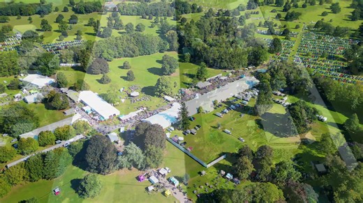 ☀️ Perfect Weather for the First Day of the Harrogate Autumn Flower Show! 🌸 We couldn’t have asked for better weather to kick off the first day of the Harrogate Flower Show! 🌿 Running all weekend from 13th - 15th September, this is your chance to experience the best of autumn's floral beauty. Get your tickets now www.flowershow.org.uk | Newby Hall & Gardens