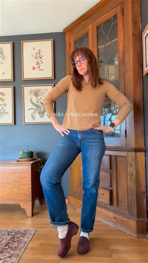 ashley m. on Instagram: "I love socks + clogs season 🧦 Clogs instantly elevate any outfit, even if I’m just wearing jeans and a t-shirt. They’re super comfortable, too. FYI: @sandgrensofficial is having a huge Black Friday sale now through December 1st with up to 50% off its entire catalog. You can get additional savings using my code NEVERHOMEMAKER (or link in bio) at checkout ❤️ I wear my normal size 39 in their open-back styles and size up to a 40 in the closed-back for a comfy fit."