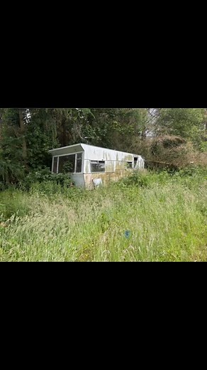 Back by popular demand.. caravan dismantle and disposal♻️ do you have an old rundown caravan you’re looking to get rid of and weren’t sure how to go about it ? Give us a call on 0131 440 4894, Let us take care of it for you. www.midlothianskiphire.co.uk #midlothian #skiphire #wastemanagement #edinburgh #recycling #grabhire #wastecollection #scania #demolition #caravan #cabininthewoods | Midlothian Skip Hire Ltd