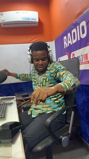 I csn perfectly dance wen i am sitting down.