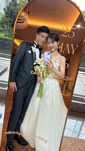 ブライダルアクセサリー｜アンナンウェディング on Instagram: "🌷パレスホテル東京花嫁 @mtm__wdさまのコーディネートをご紹介 Vネックの可愛い刺繡のドレスに 細やかな光り輝くビジューの蝶々ピン🦋 披露宴会場の雰囲気にも 合っていてとても素敵💕 ヘアアレンジは高めの 大人っぽいポニーテール 可愛らしさと大人っぽさ 両方欲しい花嫁様は 是非参考にしたいポイントです😊 素敵なお写真をありがとうございました！ 末永くお幸せに♡ bride:@mtm__wd @annanwedding ご着用アイテム 蝶々ピン MA233 …………………………………… ANNAN WEDDING ブライダルアクセサリー販売専門店 おしゃれと上質を求める花嫁の味方 ♡ ウェディングアイテムまとめて揃う！ ✦首都圏最大の実店舗 ✦店舗にて試着・相談無料 ✦海外挙式小物相談受付中 ✦一式購入の方は予約がおすすめ ✦通販最短即日発送可能 ……………………………………"