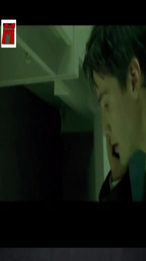 Mr. Anderson Escapes from Agents in The Matrix