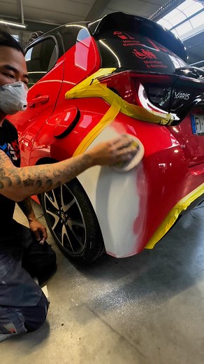 QUENTIN 🇫🇷-🇰🇷 on Instagram: "PREP BEFORE PAINTING!!! 🔥 ✅ Sand Paper from @sia_abrasives_france ✅ Sander M12 FROS 2.5 from @milwaukeefrance ✅ Primer Ultra Rapid 36038 from @kmk_refinish #automotive #lovemyjob #passionwork #cars #automobile #satisfaction #tipsandtricks #autobodyrepair #satisfying #collisionrepair #thekoreanpainter #astuces #artisan #autobodyshop #autobodywork #autobody #repair #garage #car #autocollision #autocollisionrepair #kmkrefinish #siaabrasives #milwaukee #milwaukeetoo