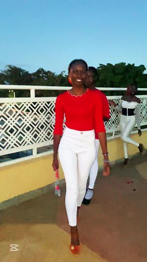 Modeling Tips and Poses for Aspiring Models