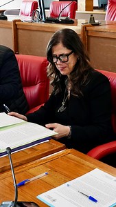Abbiamo firmato oggi, a Nuoro, la Convenzione tra l’Agenzia FoReSTAS e il Comune per la gestione di oltre 860 ettari del Monte Ortobene, non gravati da uso civico. Un accordo della durata di 15 anni che segna un passo concreto nella direzione della sostenibilità ambientale, della tutela del nostro patrimonio forestale e del rilancio turistico del territorio. Il Monte Ortobene non è una montagna qualsiasi. È il cuore simbolico di Nuoro. Così lo descriveva Grazia Deledda, nostra grande Nobel, in u