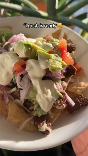 Claudia Quijano on Instagram: "Once I put the oil I already knew 😅 Super quick and easy lunch idea for you - If you prep early, the time to cook is cut in half 🧠 . . . . #lunch #lunchtime #cooking #cookwithme #cookingvideos #whattoeat #steak #chips #nachos #cookingideas #lunchideas #foodie #hungry #explorepage✨ #explore #fyp #sugardaddyclau #"