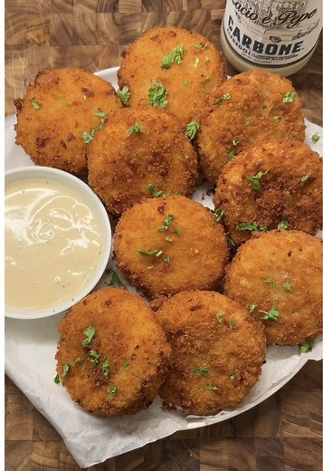 Delicious Potato Croquettes with Cacio e Pepe Sauce