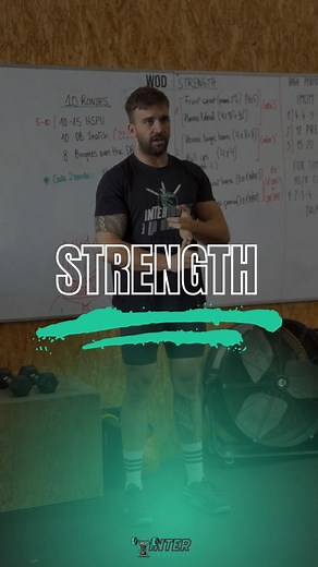 La classe de Strength va de construir força a poc a poc. Treballem tècnica, control i progressió, però sobretot, ho fem en equip. 💪 💚🩵 #esportvilafranca #crossfitvilafranca #crossfitpenedes #entrenamentfuncional #strength #salud #fuerza #crossfit | Inter CrossFit