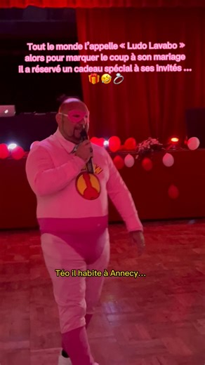 1M views · 7.2K reactions | Et tu peux même choisir la couleur de la combi  Longue vie aux mariés Ludo & Magda ! #mariage #chipolata #teolavabo #cadeau | Téo Lavabo | Facebook