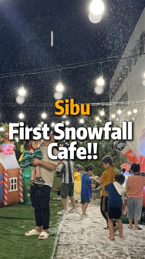 A quick recap of our first night ❄️ Last night’s snowfall brought so many smiles. Just a little wait — we start again at 7PM tonight. See you there 💛 回顾昨天第一天的精彩活动 ❄️ 昨晚那场雪， 其实挺开心的 😊 再等一下， 今晚 7 点开始 ❄️ 不见不散 💛 | The Coffee Code Malaysia