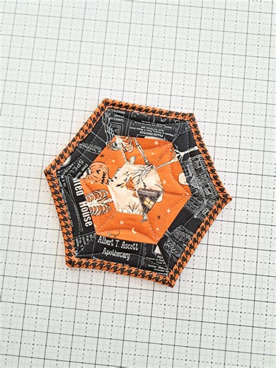 190K views · 3.7K reactions | I turned my Halloween hexagon into a hot pad! Complete with spiderweb quilting!  I used one layer of batting and one layer of Insul-Bright in between the hexagon top and fabric backing. Fabric: Home Sweet Haunt by @stacyiesthsu for @modafabrics | Center Street Quilts | Facebook