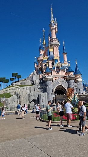 Come check out our third and final vlog from our trip to @disneylandparis , the link is in the bio. We had such a great time, what is your favourite disney attraction? #instagramreels #reelsintagram #reelsteady #reelsindia #reelsbrasil #explorepage #foryoupage #fyp #reelitfeelit #reellovers❤️ #disneylandparis #disneyland #instadisney #travel #motivation #gopro #beautiful #disney #rollercoaster #achterbahn #themepark #freizeitpark #instatpr | Thrills and Food