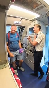 Pilot Simon surprises mum & dad who made his pilot dream possible on their flight to napoli🇮🇹✨🥰 • #globalpassionatepilot #international #aviation #aviationlovers #pilot #dreams | Global Passionate Pilot