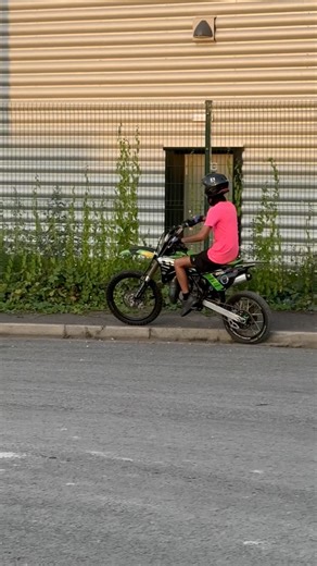 🚨 pavement rides 🚨 🤣🐊🤣 🚨 #fyp #bikes #bikelife #outside #fypシ #bikeporn #wheelie #send #reels #foryou | Robert Hobbs