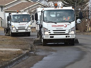Edmonton to begin spring cleaning of city streets April 6; residents reminded to move vehicles off the road to avoid a tow