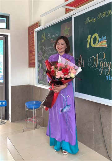 Khi cô giáo luyện chữ đẹp đi họp lớp:)))#cobichngochoahoc #thpthuynhthuckhang