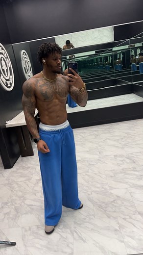 2.1K views · 1K reactions | CHEST, BACK, ARMS 﫣 Sweats: @boohoomanactive code: ACTIVEUS10 @mealo.ai Code: LIFTS #upperbodyworkout #chest #back #foryou #gym #activeboohooman | Deboliftsalot | Facebook