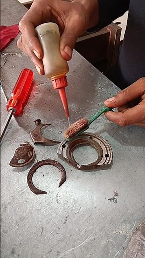 how to set sewing machine shuttle || silai machine shuttle cleaning,repairing, setting,