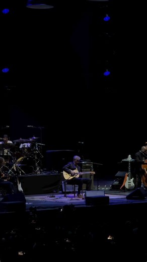 Eric performing "Layla" from his 24 April show at @ZiggoDome in Amsterdam, NL.Eric's run of European concerts continues tonight in Poland. Full list of tour dates & tickets are available at the link below.https://t.co/5DZS6ZoIxy🎥: @ZiggoDome