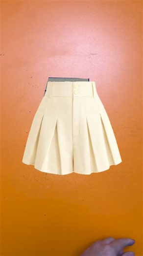 How to Make a Pleated Skort #Sewing #pattern #diyfashion #pattern #fashiondesign | Jenny Collins