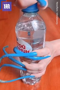 This woman is proving that no fingernails are too long! 💅 via Newsflare | Daily Mail Video