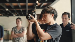 As 2023 comes to a close, Sony looks back at some of the most memorable highlights of the year, beginning with the unforgettable Filmmaking Masterclass with Sony Alpha Professional Sherard Yu held in the vibrant Queen City of the South! 🏝☀ #SonyPH #YearInReview Video credits to Wishing Well Films | Sony Philippines