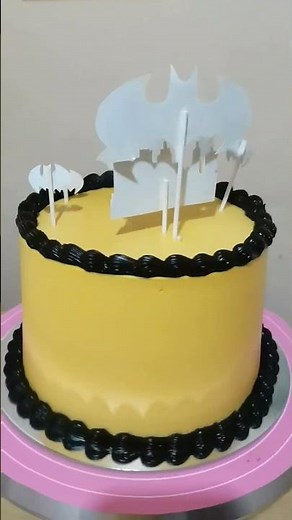 Batman Theme cake #cakedesignideas #cakedecorating #cake #batmanthemecake