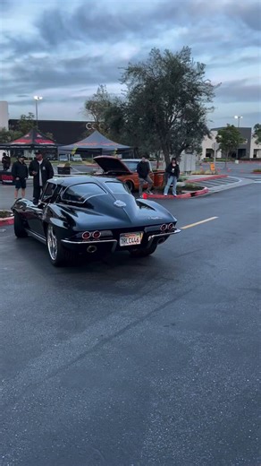 Cool & Little-Known Facts about the 1963 Split-Window Corvette:- One-year wonder by design: Bill Mitchell (GM Styling chief) fought hard for the split rear window to continue his "spine" design line from the roof to the tail. Zora Arkus-Duntov (chief engineer) hated it because it blocked rear visibility. They compromised — it only lasted one year.-Shark-inspired styling: The entire Sting Ray shape was heavily influenced by a mako shark that Mitchell caught while deep-sea fishing. The split windo