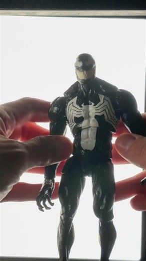Marvel legends venom feet swap #slowshipcustoms #venommarvellegends #marvellegends