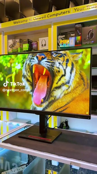 Lenovo 4k Monitor for only 32k #fyp