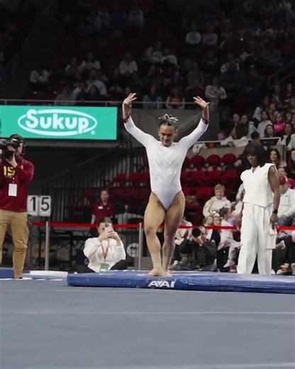 A beautiful Floor Performance | Gymnastics