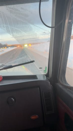 12.7L Detroit diesel straight piped Jake brake #jakebrakes #detroitdiesel