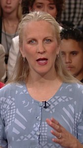 Mary claims Mary Elizabeth went over budget on wedding decorations, and didn’t provide the flowers she requested. | Iconic TV Moments