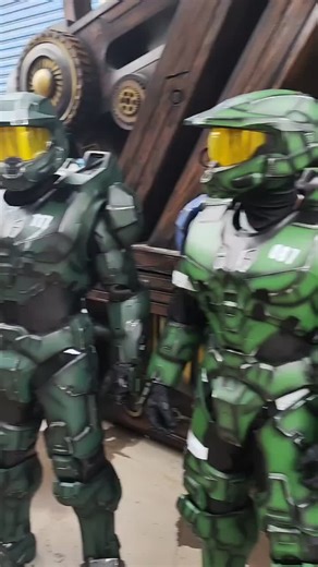 Robot customized costume factory Transformers enthusiast and costume maker,happy to share my work with you.please like.comment,share and subscribe for more videos. Tel: 8615306026512 Http://superbot-xujia.com #roleplaying #robot #costume #art #crafts #wearable mechs #performance #ropleplaying #props making #fooamarmor #event planning