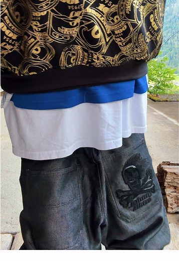 Mastering the Baggy Pants Look with Johnny Blaze