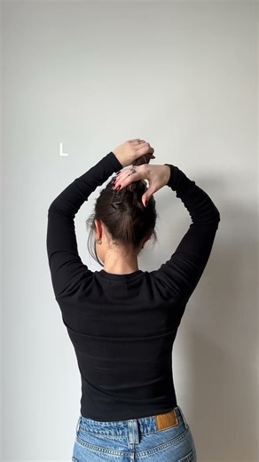 Claw clip sizes for all hair types. Which size do you need? 🤎 XS-XXL in maple from tonirose.com